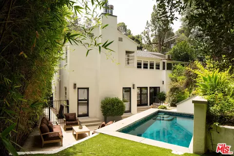 2845 N Beachwood Dr, Los Angeles, CA 90068