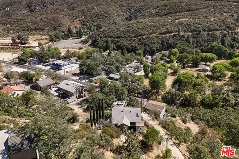 17565 Lone Pine Trl, Lake Hughes, CA 93532