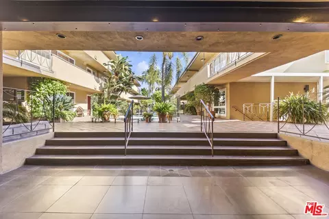 970 Palm Ave #209, West Hollywood, CA 90069