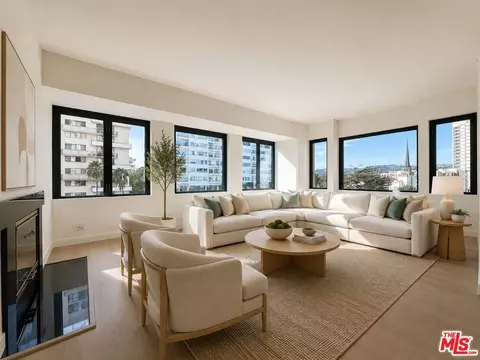 10520 Wilshire Blvd #701, Los Angeles, CA 90024