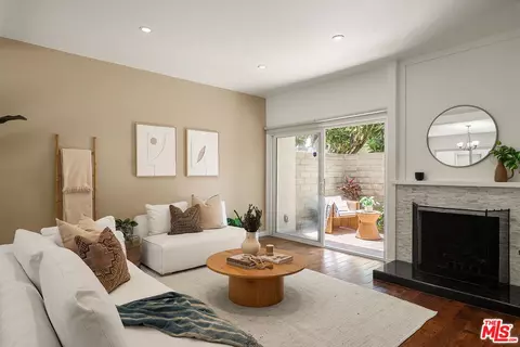 32 Village Pkwy, Santa Monica, CA 90405