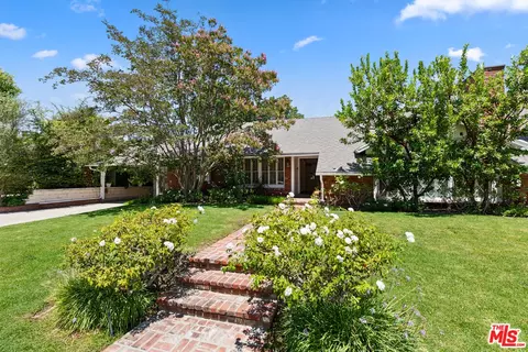 16011 Meadowcrest Rd, Sherman Oaks, CA 91403