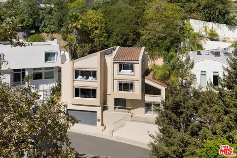 3751 Prestwick Dr, Los Angeles, CA 90027