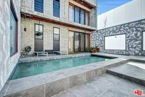 4182 Mcconnell Blvd, Los Angeles, CA 90066