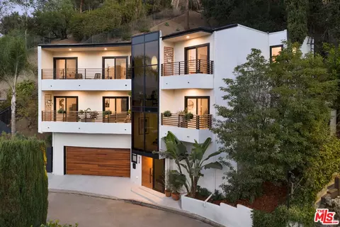 3750 Arbolada Rd, Los Angeles, CA 90027