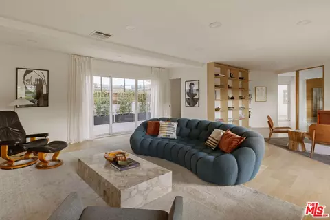 3750 Arbolada Rd, Los Angeles, CA 90027