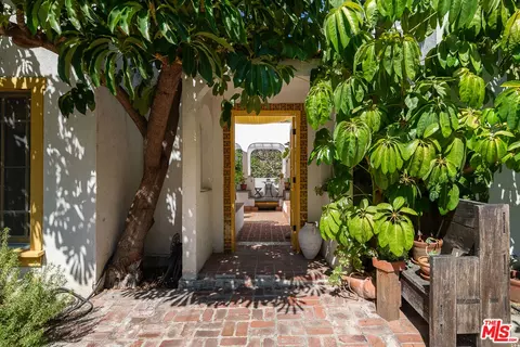 1633 Lemoyne St, Los Angeles, CA 90026