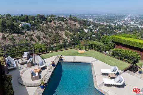 3711 Beverly Ridge Dr, Sherman Oaks, CA 91423