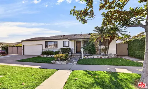 11820 Rose Hedge Dr, Whittier, CA 90606