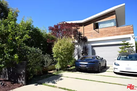 3272 Grand View Blvd, Los Angeles, CA 90066