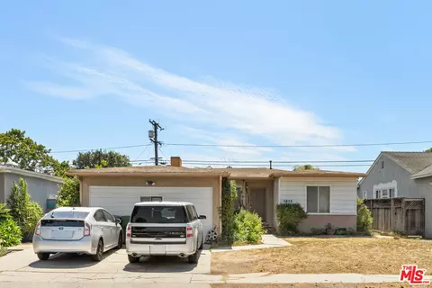 5852 Compass Dr, Los Angeles, CA 90045