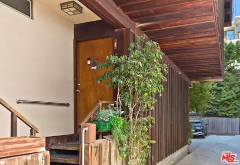 11616 Chenault St #11, Los Angeles, CA 90049