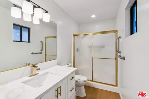 Bath - 24612 Bernard Dr, Crestline, CA 92325 photo 2 of 3