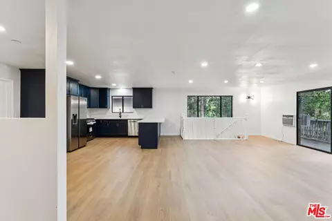 Living - 24612 Bernard Dr, Crestline, CA 92325 photo 2 of 7