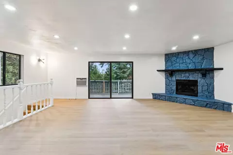 Living - 24612 Bernard Dr, Crestline, CA 92325 photo 5 of 7