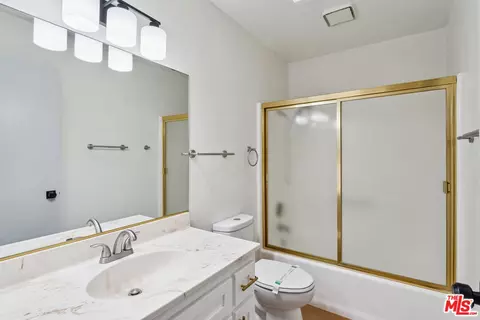 Bath - 24612 Bernard Dr, Crestline, CA 92325 photo 1 of 3