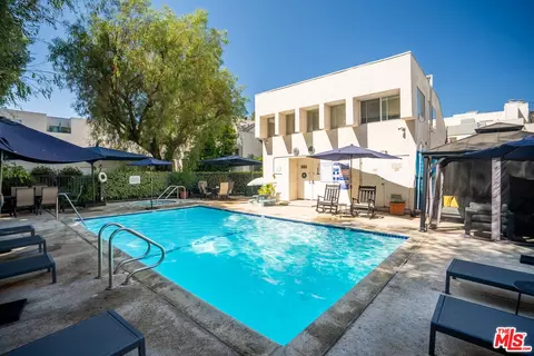 18411 Hatteras St #218, Tarzana, CA 91356