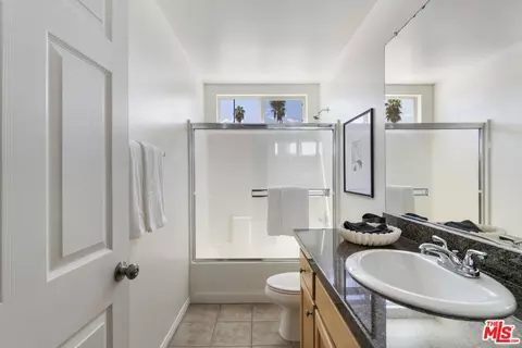 Bath - 14548 Evan Way, Van Nuys, CA 91411 photo 2 of 4