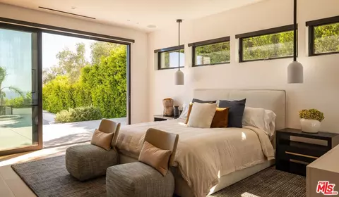 Bedroom - 29800 Cuthbert Rd, Malibu, CA 90265 photo 2 of 5