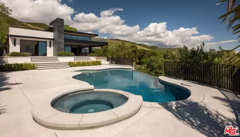 Exterior - 29800 Cuthbert Rd, Malibu, CA 90265 photo 1 of 2