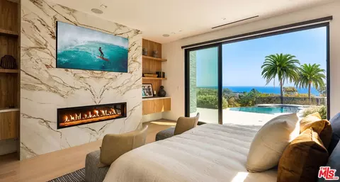 Bedroom - 29800 Cuthbert Rd, Malibu, CA 90265 photo 1 of 5