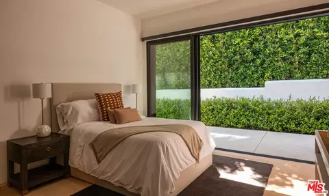 Bedroom - 29800 Cuthbert Rd, Malibu, CA 90265 photo 4 of 5