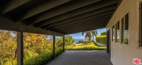Exterior - 29800 Cuthbert Rd, Malibu, CA 90265 photo 2 of 2