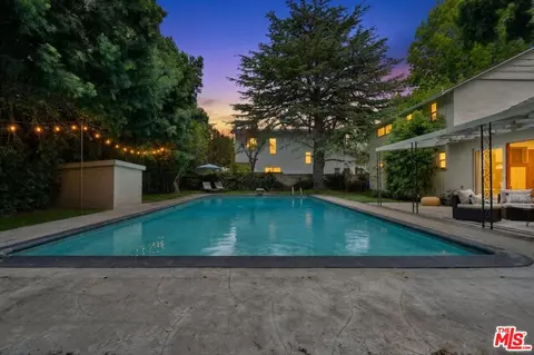 Exterior - 13155 Margate St, Sherman Oaks, CA 91401 photo 8 of 14