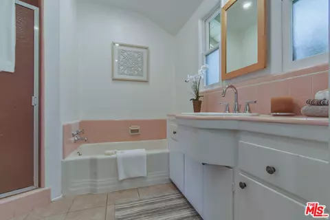 Bath - 13155 Margate St, Sherman Oaks, CA 91401 photo 3 of 3