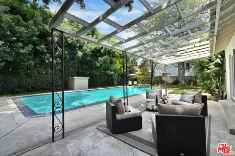 Exterior - 13155 Margate St, Sherman Oaks, CA 91401 photo 7 of 14