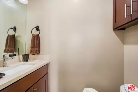 Bath - 6522 Walker Ave #7, Bell, CA 90201 photo 1 of 4