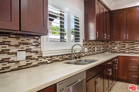 Kitchen - 6522 Walker Ave #7, Bell, CA 90201 photo 3 of 4