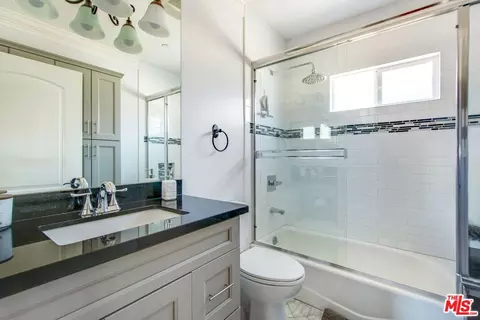 Bath - 6522 Walker Ave #7, Bell, CA 90201 photo 4 of 4