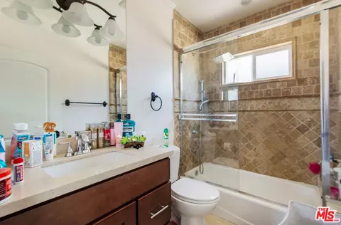 Bath - 6522 Walker Ave #7, Bell, CA 90201 photo 3 of 4