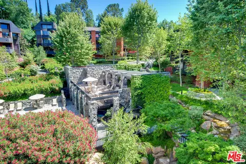 4784 Park Encino Ln #103, Encino, CA 91436