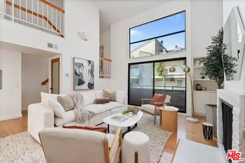 11 Mast St #B, Marina Del Rey, CA 90292