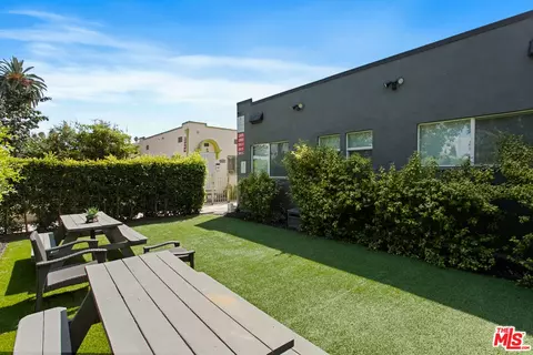 2819 3rd Ave, Los Angeles, CA 90018