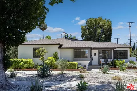 18424 Domino St, Tarzana, CA 91335