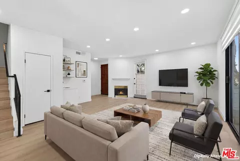 1754 11th St #101, Santa Monica, CA 90404