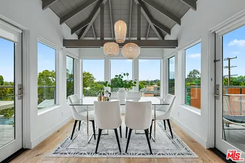 922 Berkeley St, Santa Monica, CA 90403