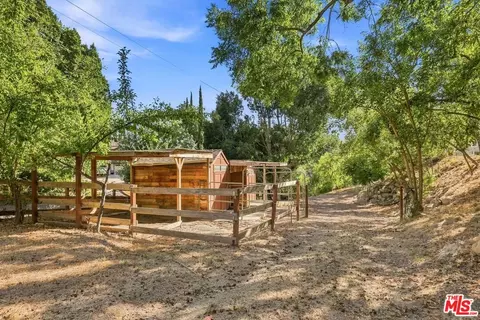 Exterior - 107 Alto Dr, Oak View, CA 93022 photo 3 of 10