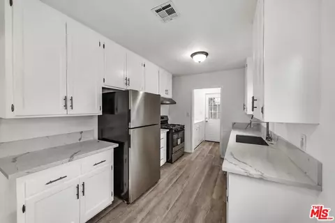 Entry Way - 6531 Hayvenhurst Ave, Van Nuys, CA 91406 photo 1 of 2