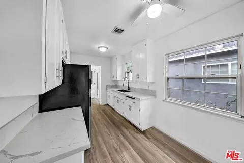 Entry Way - 6531 Hayvenhurst Ave, Van Nuys, CA 91406 photo 2 of 2