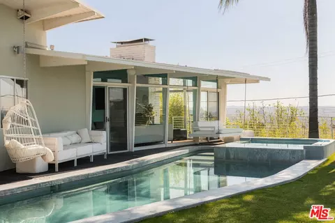 8411 Hollywood Blvd, Los Angeles, CA 90069