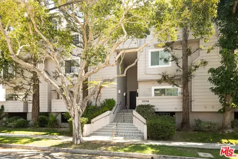 12016 Washington Pl #106, Los Angeles, CA 90066