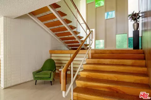 Entry Way - 1024 Armada Dr, Pasadena, CA 91103 photo 6 of 8