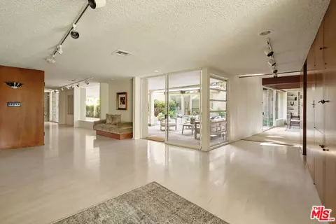Entry Way - 1024 Armada Dr, Pasadena, CA 91103 photo 2 of 8