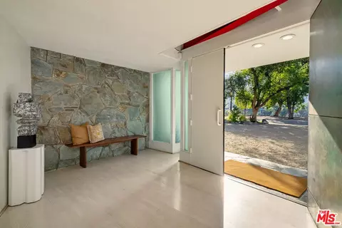Entry Way - 1024 Armada Dr, Pasadena, CA 91103 photo 1 of 8