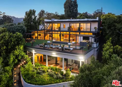 12026 Benmore Ter, Los Angeles, CA 90049