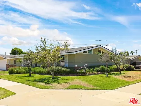 Exterior - 526 N Emerald Dr, Orange, CA 92868 photo 2 of 7
